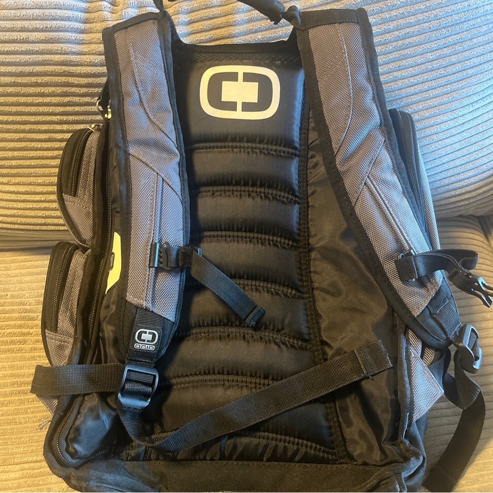 OGIO Metro Backpack  Excellent Gray Black - Picture 4 of 12